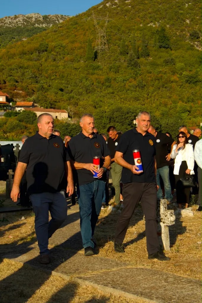 Slika (3)
